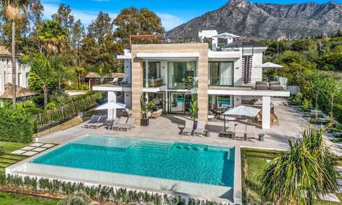Modernistische luxevilla te koop in een exclusieve, afgeschermde woonwijk op de Golden Mile van Marbella 67633