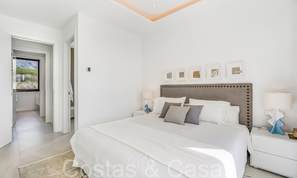 Modernistische luxevilla te koop in een exclusieve, afgeschermde woonwijk op de Golden Mile van Marbella 67642