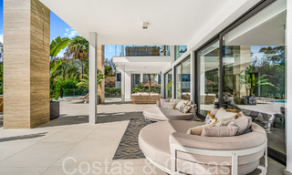 Modernistische luxevilla te koop in een exclusieve, afgeschermde woonwijk op de Golden Mile van Marbella 67683 