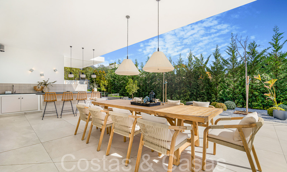 Modernistische luxevilla te koop in een exclusieve, afgeschermde woonwijk op de Golden Mile van Marbella 67684