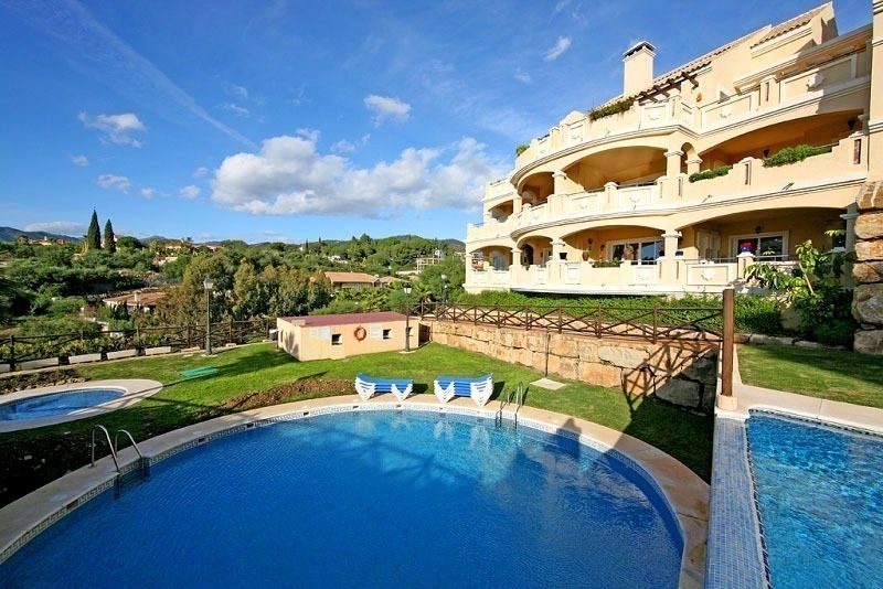Ruim luxe appartement in showflatconditie te koop in Elviria te Marbella