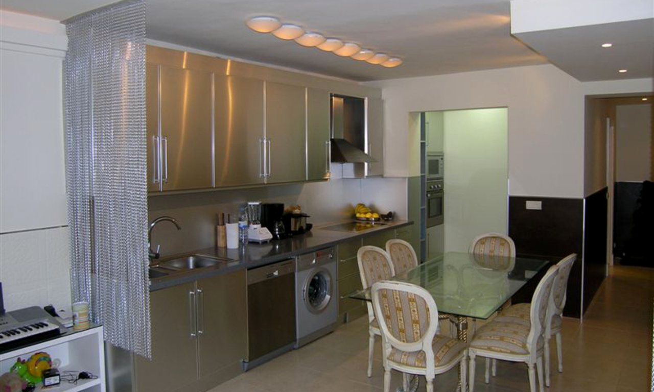 Bargain gerenoveerd appartement te koop in Nueva Andalucia, Marbella 3