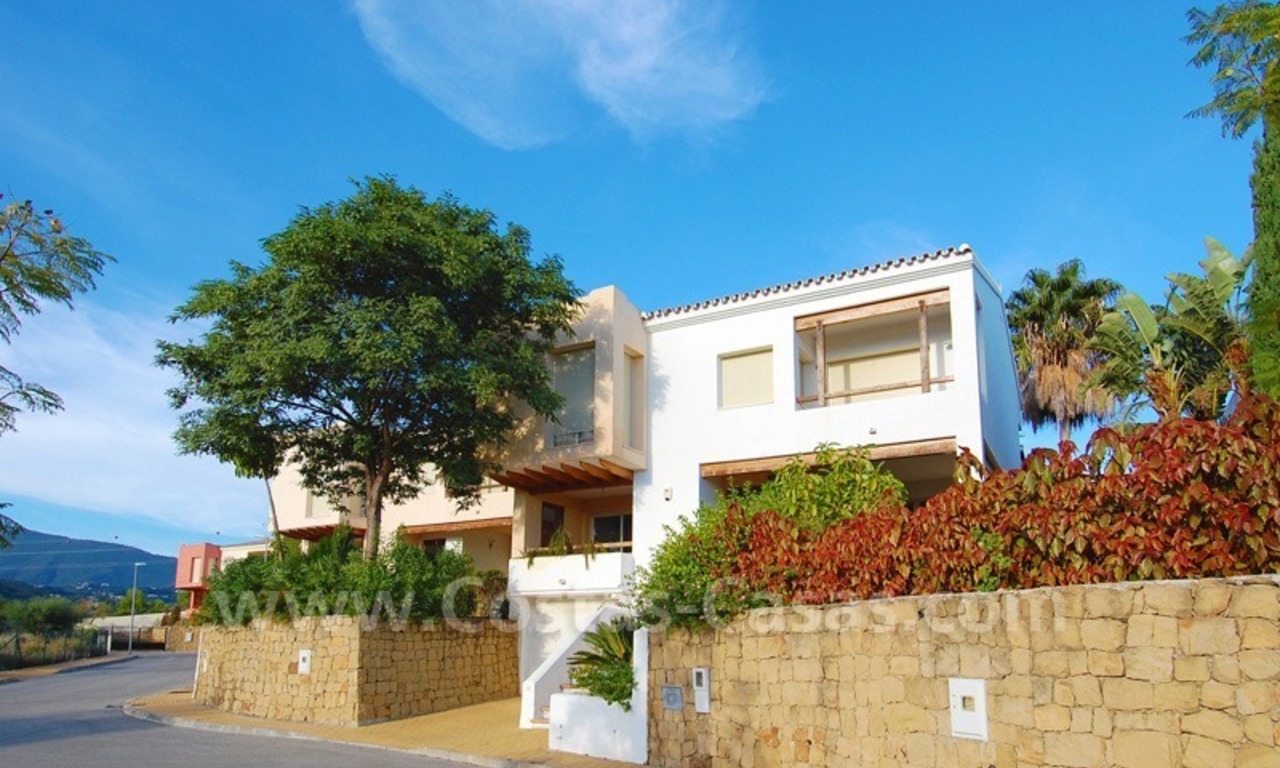 Vrijstaande villa te koop in golf gebied te Marbella – Benahavis 0