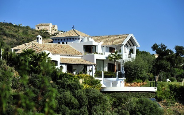 Villa in een moderne Andalusische stijl gebouwd in Marbella