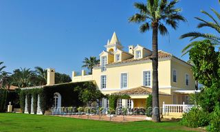 Klassiek, kasteelachtig herenhuis / villa te koop in Nueva Andalucía, Marbella 22660 