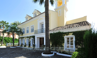 Klassiek, kasteelachtig herenhuis / villa te koop in Nueva Andalucía, Marbella 22669 