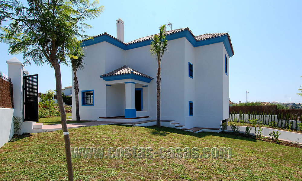 Nieuwe Andalusische stijl golf villa te koop in Nueva Andalucia te Marbella 29763