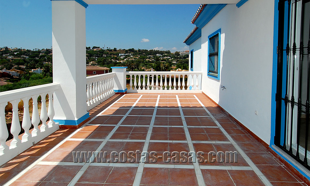 Nieuwe Andalusische stijl golf villa te koop in Nueva Andalucia te Marbella 29764