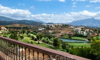 Villa te koop in Marbella – Benahavis met panoramisch golf- en zeezicht 31145 