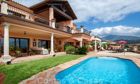 Villa te koop in Marbella – Benahavis met panoramisch golf- en zeezicht 31149