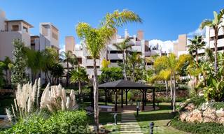 Moderne frontlijn strandappartementen op de New Golden Mile tussen Marbella en Estepona 25463 