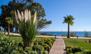 Moderne frontlijn strandappartementen op de New Golden Mile tussen Marbella en Estepona 25469 