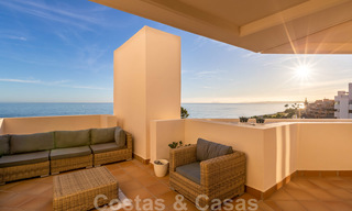 Moderne frontlijn strandappartementen op de New Golden Mile tussen Marbella en Estepona 25490 