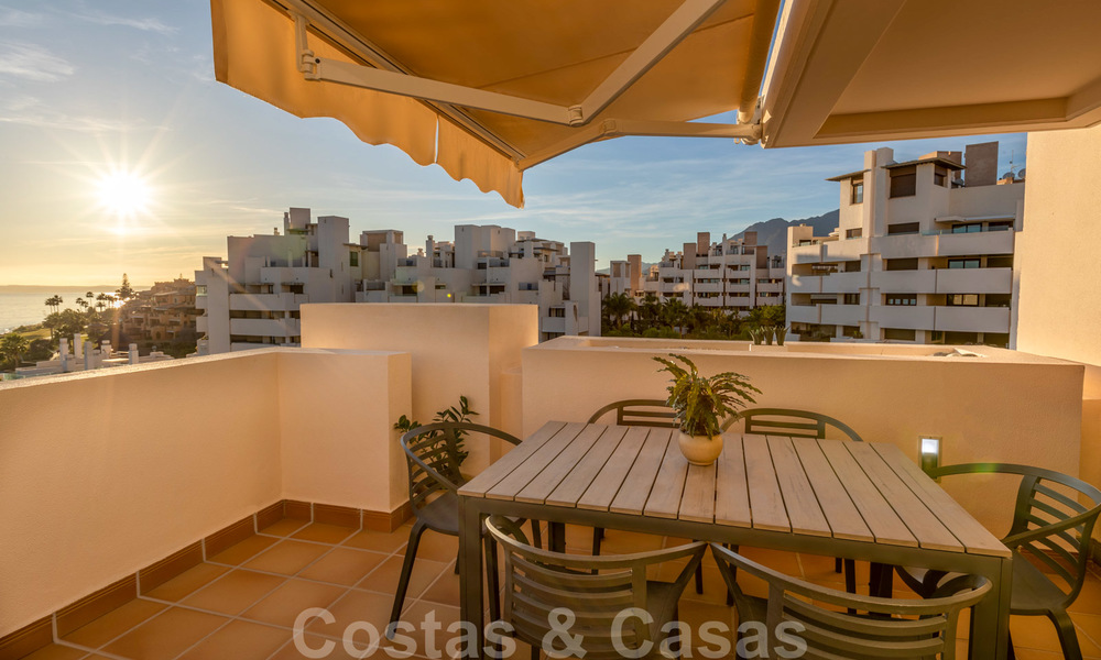 Moderne frontlijn strandappartementen op de New Golden Mile tussen Marbella en Estepona 25491