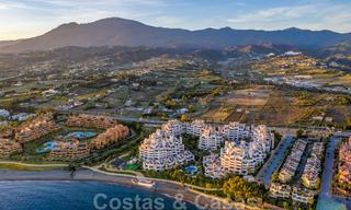Moderne frontlijn strandappartementen op de New Golden Mile tussen Marbella en Estepona 25498 