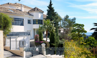 Exclusieve villa te koop in een gated en beveiligd up-market gebied van Marbella - Benahavis met zeezicht 30357 