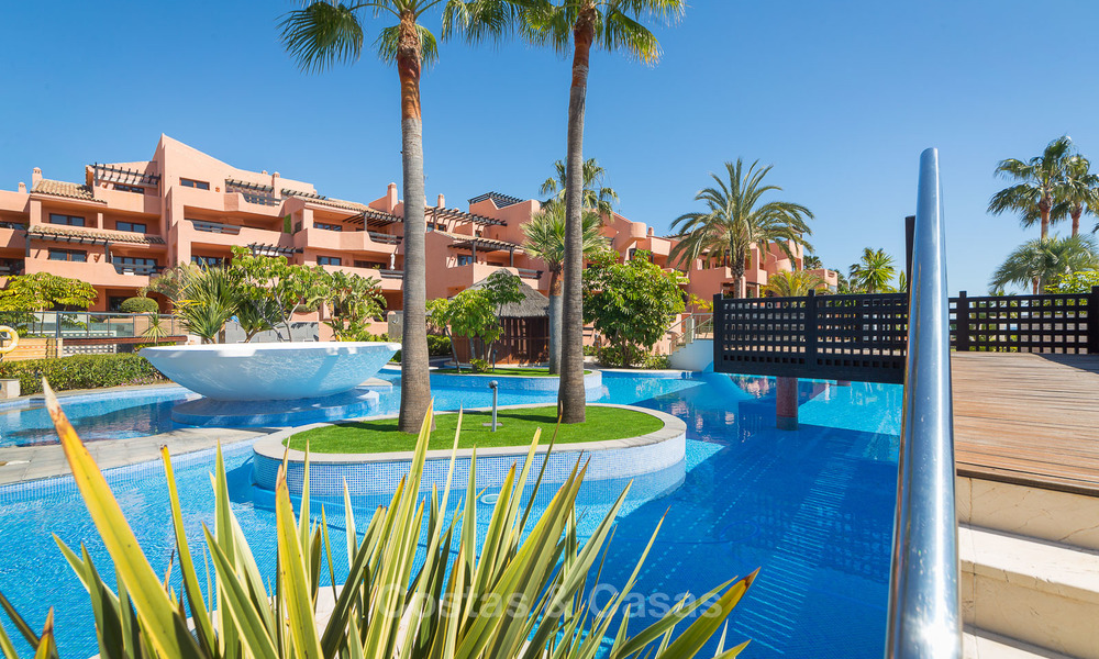 Luxe strandappartementen te koop in een eerstelijns strand resort, New Golden Mile, Marbella - Estepona 5292