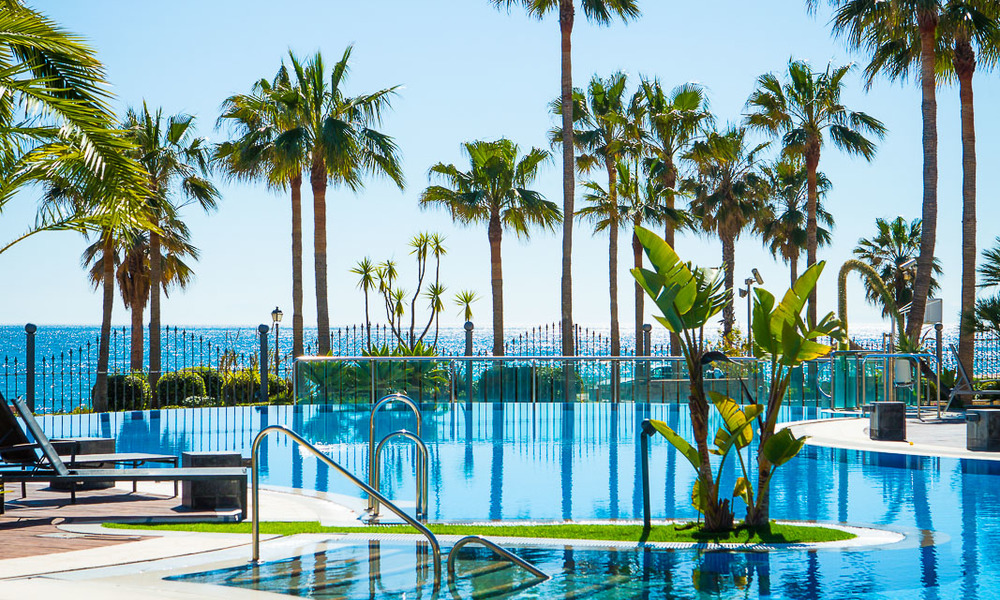 Luxe strandappartementen te koop in een eerstelijns strand resort, New Golden Mile, Marbella - Estepona 5297