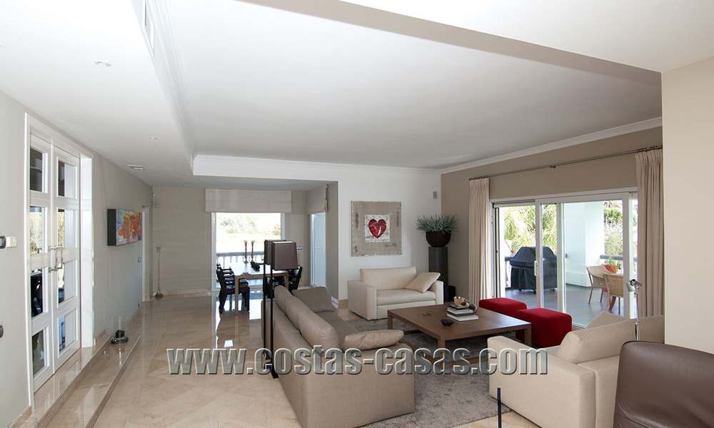 Grote en volledig gerenoveerde, moderne villa te koop in Nueva Andalucía, Marbella 30118