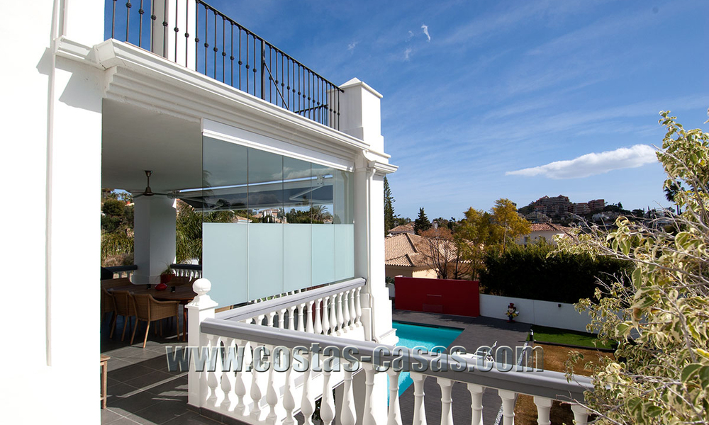 Grote en volledig gerenoveerde, moderne villa te koop in Nueva Andalucía, Marbella 30122