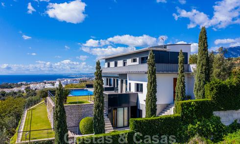 Instapklare moderne villa te koop met schitterend open zeezicht net ten oosten van Marbella centrum 32703