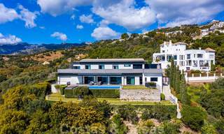 Instapklare moderne villa te koop met schitterend open zeezicht net ten oosten van Marbella centrum 32704 