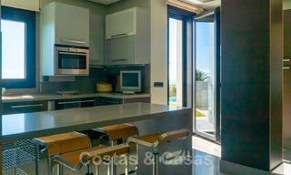 Instapklare moderne villa te koop met schitterend open zeezicht net ten oosten van Marbella centrum 32723 