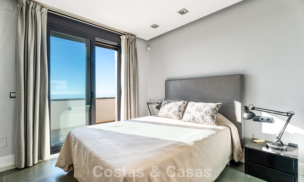 Instapklare moderne villa te koop met schitterend open zeezicht net ten oosten van Marbella centrum 787810
