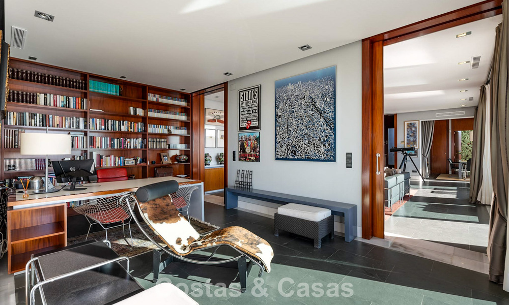 Instapklare moderne villa te koop met schitterend open zeezicht net ten oosten van Marbella centrum 787829