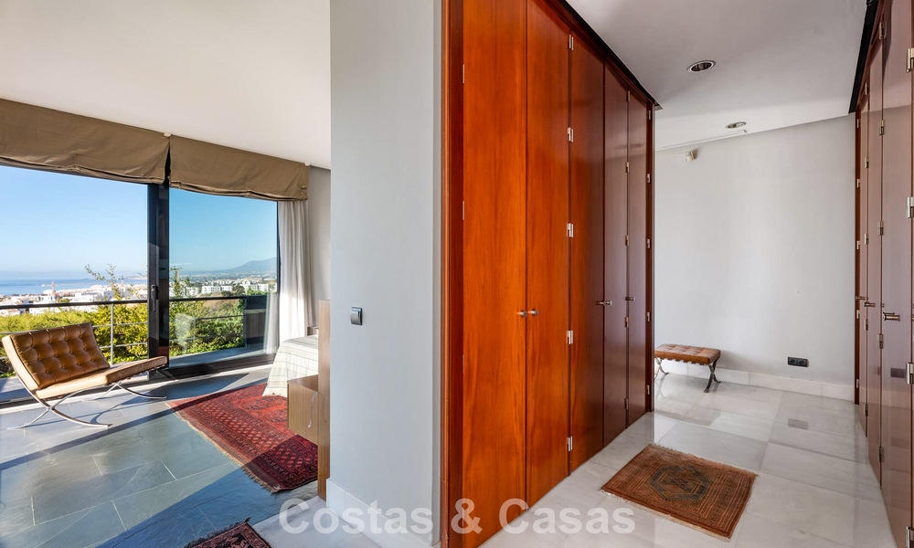Instapklare moderne villa te koop met schitterend open zeezicht net ten oosten van Marbella centrum 787830