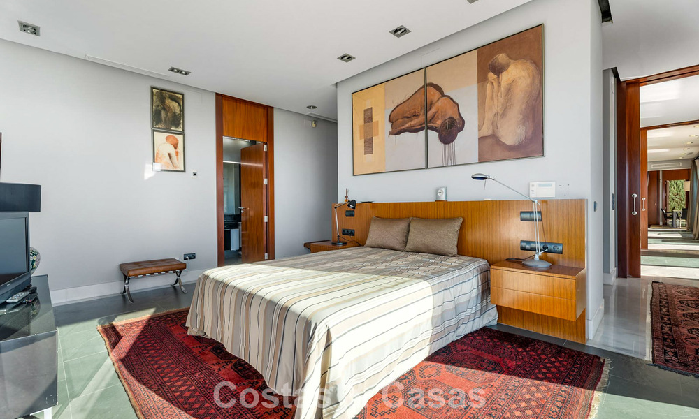 Instapklare moderne villa te koop met schitterend open zeezicht net ten oosten van Marbella centrum 787834