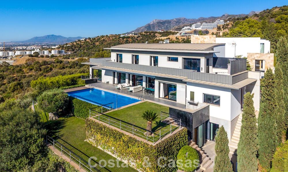 Instapklare moderne villa te koop met schitterend open zeezicht net ten oosten van Marbella centrum 787851