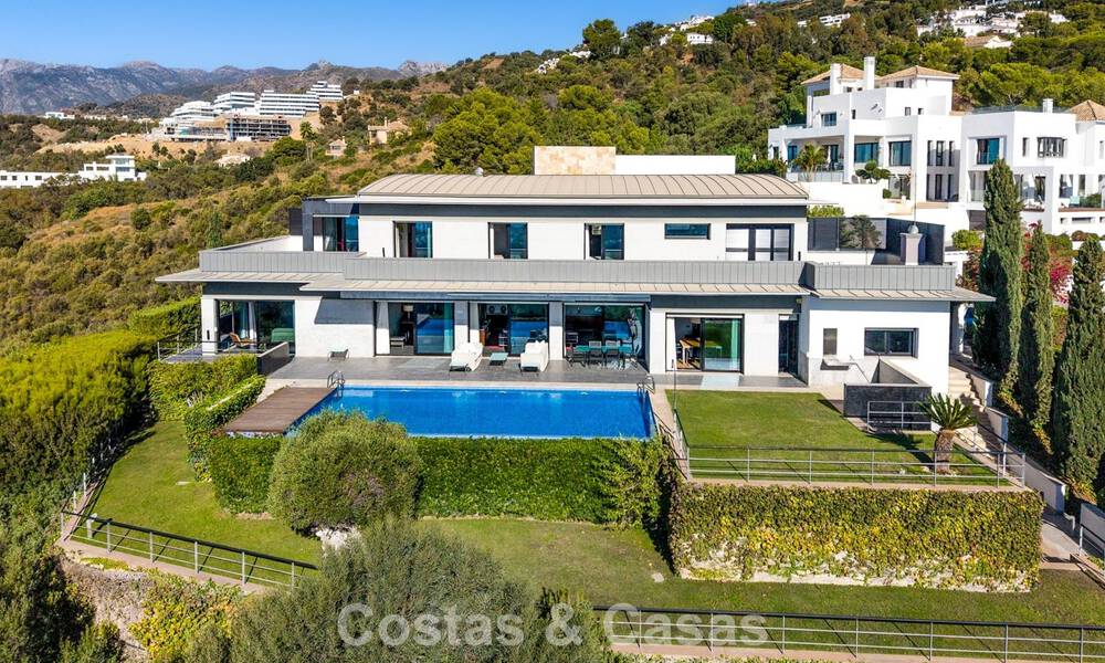 Instapklare moderne villa te koop met schitterend open zeezicht net ten oosten van Marbella centrum 787852
