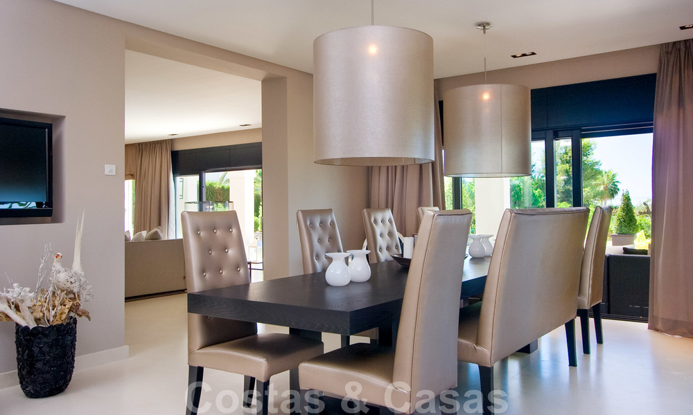 Indrukwekkende hedendaagse luxe villa met gastenappartement te koop in de Golf Vallei van Nueva Andalucia, Marbella 22591
