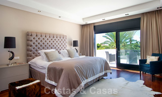 Indrukwekkende hedendaagse luxe villa met gastenappartement te koop in de Golf Vallei van Nueva Andalucia, Marbella 22595 