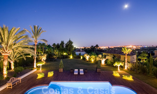 Indrukwekkende hedendaagse luxe villa met gastenappartement te koop in de Golf Vallei van Nueva Andalucia, Marbella 22608 