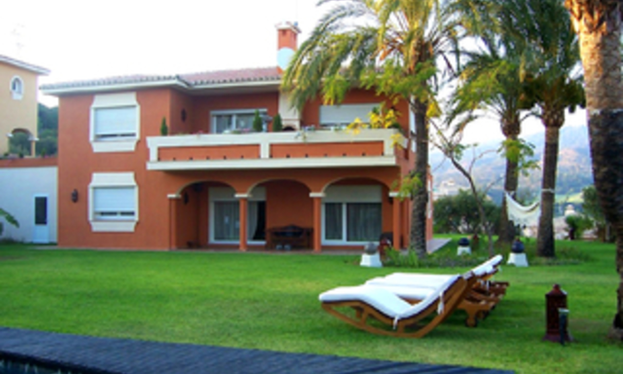 Villa te koop, eigen private en beveiligde urbanisatie, Oost Marbella 5
