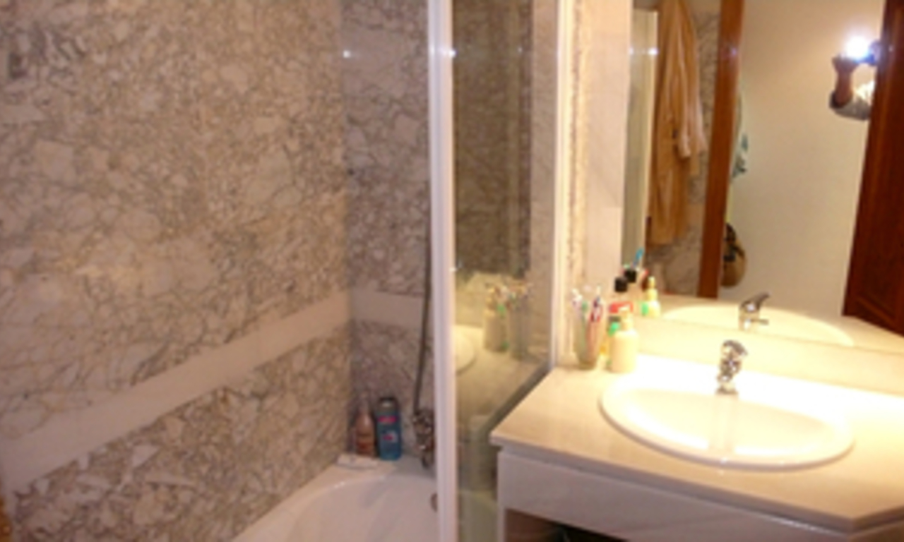 Luxueus appartement te koop in Puerto Banus, Marbella 12