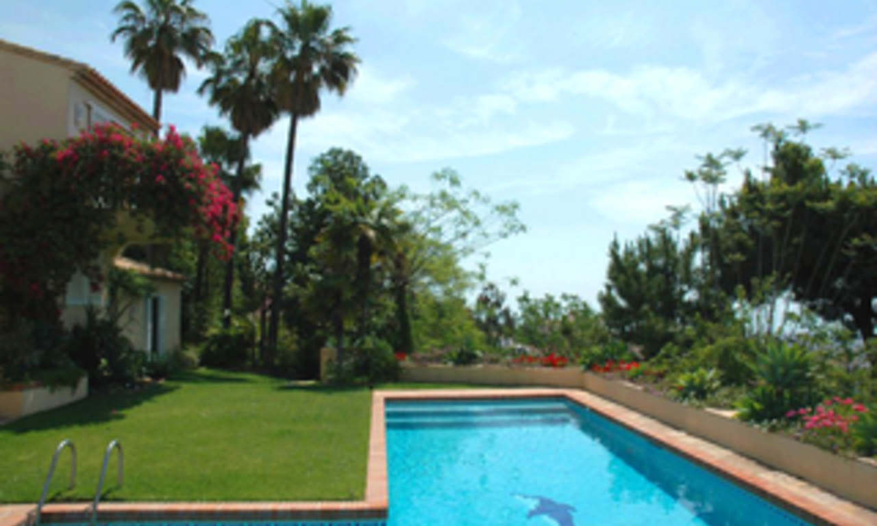 Villa te koop met 2 gastenverblijven in Marbella - Benahavis 4