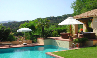 Villa te koop met 2 gastenverblijven in Marbella - Benahavis 3
