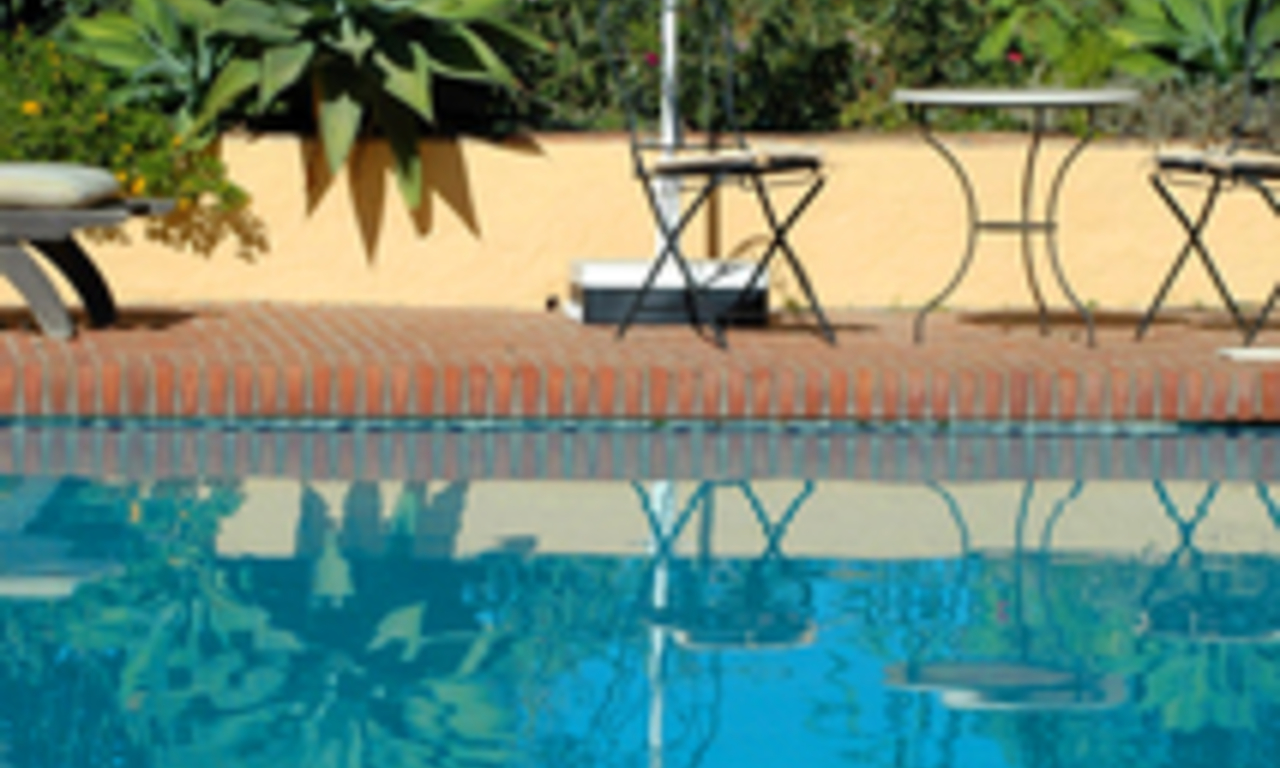 Villa te koop met 2 gastenverblijven in Marbella - Benahavis 10