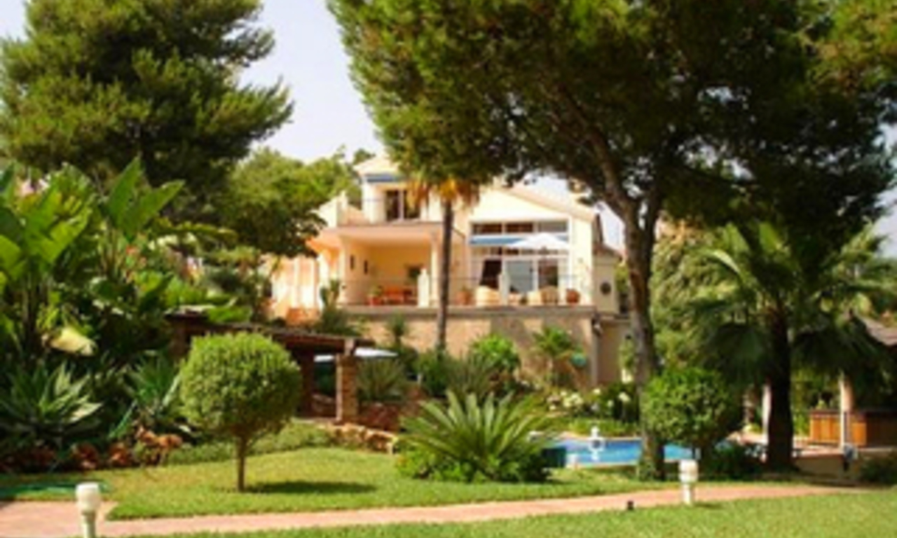 Villa te koop in Hacienda Las Chapas, Marbella 1