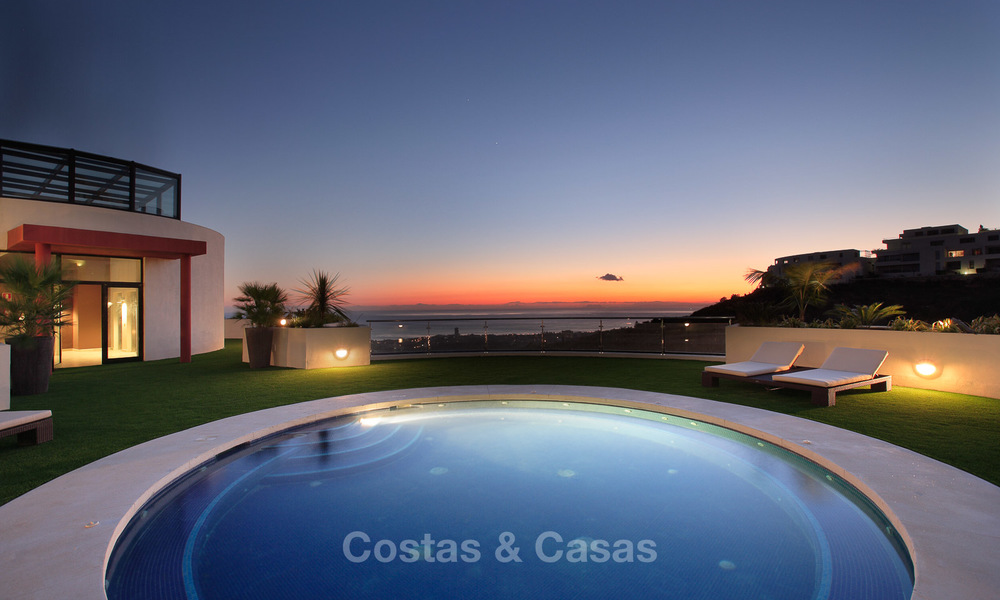 Te koop: Luxueus modern appartement in Marbella met spectaculair zeezicht 27405