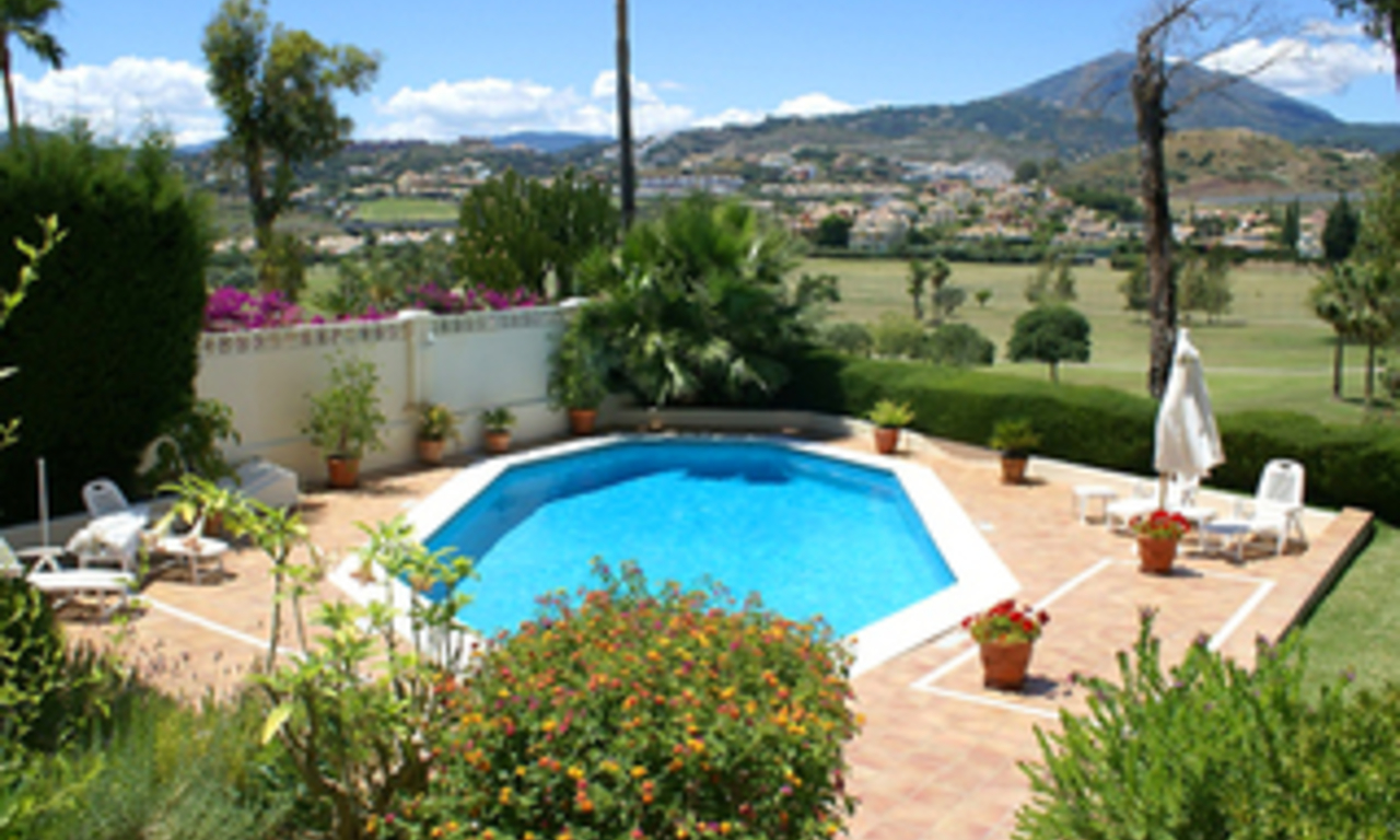 Frontline golf villa te koop in Nueva Andalucia te Marbella 3