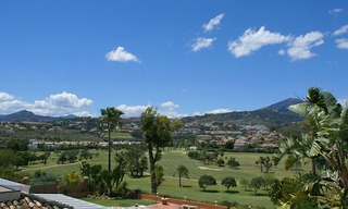 Frontline golf villa te koop in Nueva Andalucia te Marbella 1