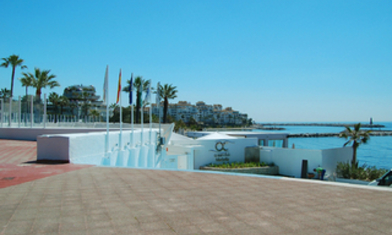 Beachside appartement te koop, tweede lijn strand, Puerto Banus - Marbella 18