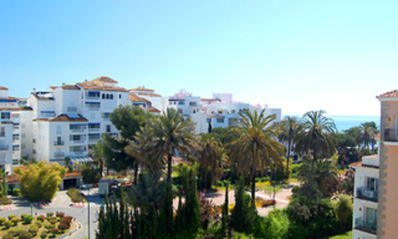 Beachside appartement te koop, tweede lijn strand, Puerto Banus - Marbella 1