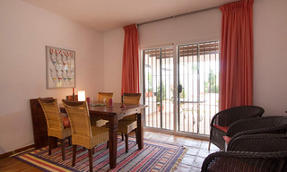 Villa met grote tuin te koop tussen Marbella en Estepona 7
