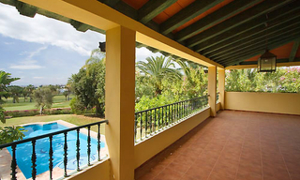 Frontline golf villa te koop, eerste lijn golf, Nueva Andalucia, Marbella 3