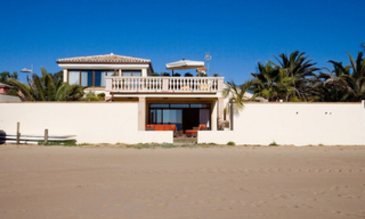 Beachfront villa te koop in Marbella east - oost, met directe toegang tot het strand, Costa del Sol 5